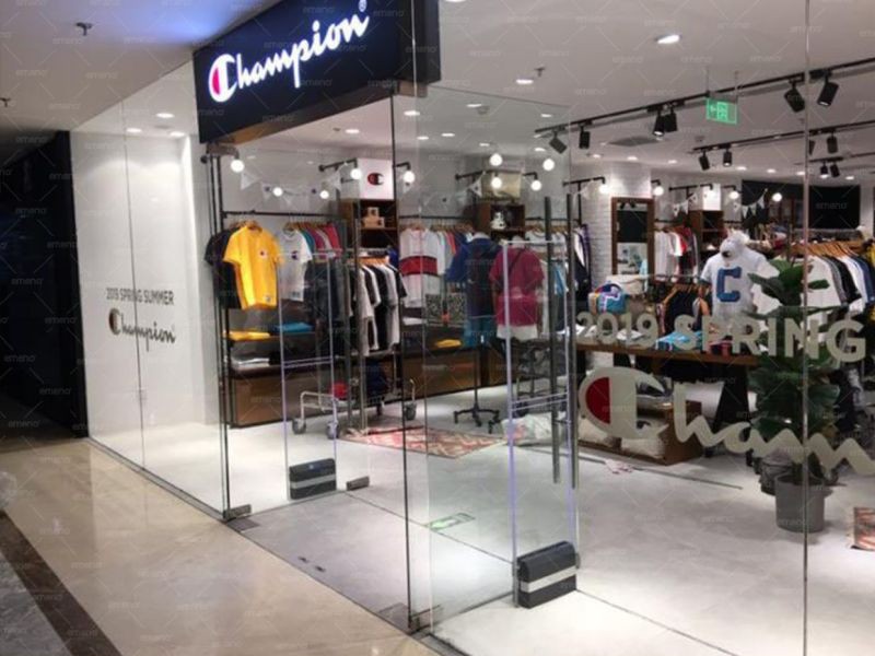 A Champion Clothing Store-ban telepített AM9800 ruházati lopásgátló eszköz