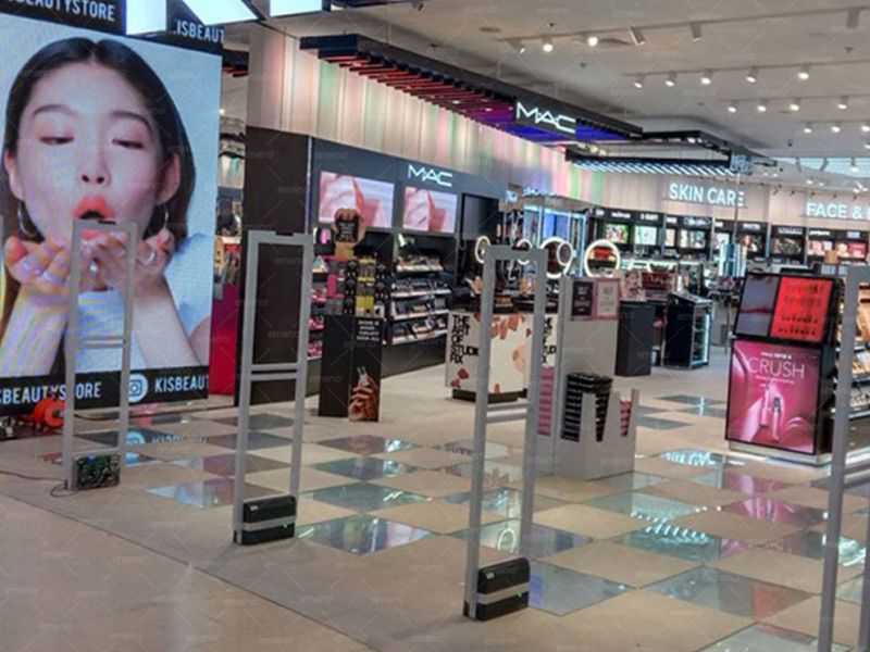 A KIS Cosmetics üzlet AM8208 lopásgátló rendszert telepít